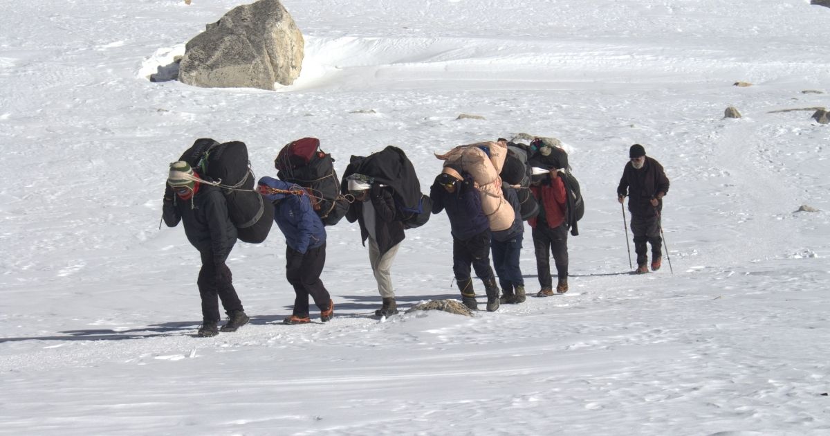 manaslu trek with guide